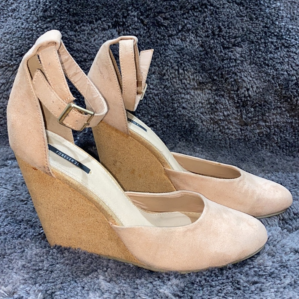 Pointed Toe Wedges - Picture 3 of 9